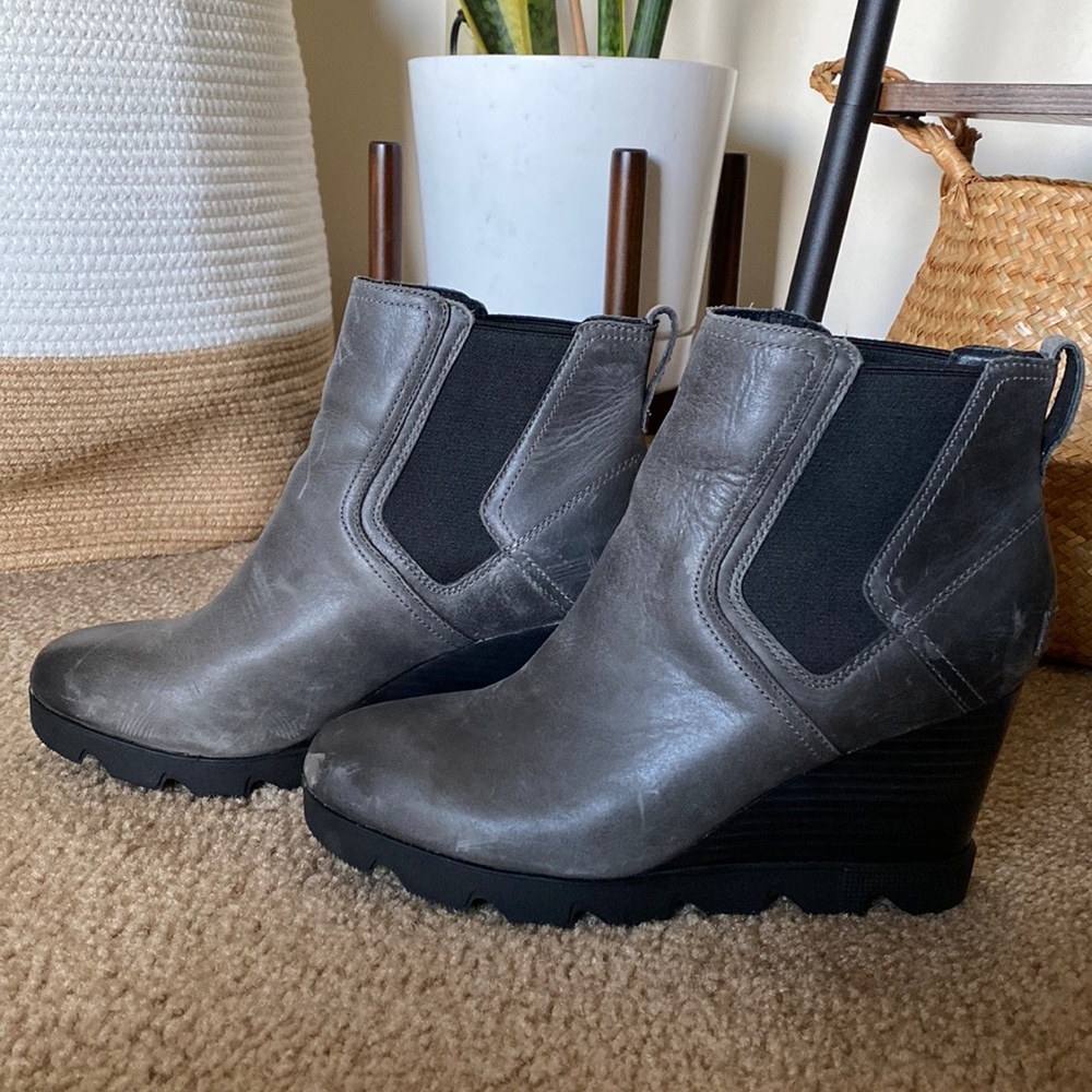 Sorel Charcoal and Black Wedge Boots
